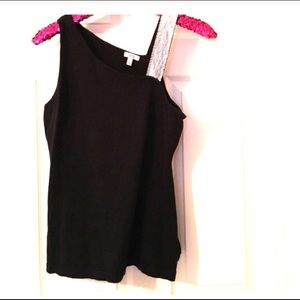 Cache one shoulder top